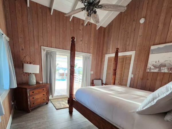 Luxurious Island Retreat with Breathtaking Views in Hope Town
